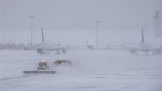 New York hạn chế hoạt động đường bộ và đường không do bão tuyết