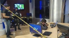 Nhiều trụ sở đài truyền hình tại Ecuador nhận bom thư