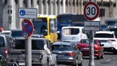 Italy giới hạn tốc độ trên cao tốc để giảm ô nhiễm không khí