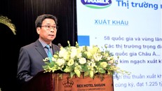 Ông Lê Hoàng Minh, Giám đốc khối Sản xuất của Vinamilk trình bày tham luận tại Diễn đàn