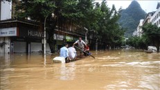 Trung Quốc nâng mức ứng phó khẩn cấp lũ lụt ở nhiều khu vực