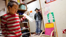 'Gánh nặng' nuôi con của các gia đình Nhật Bản