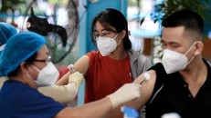 Điều chuyển thuốc, vật tư, sinh phẩm phòng, chống COVID-19 sang nguồn thu dịch vụ khám, chữa bệnh