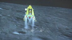 Xe tự hành Pragyaan của Ấn Độ lăn bánh trên Mặt Trăng