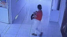 Hình ảnh trích xuất từ camera cho thấy người phụ nữ bế bé sơ sinh