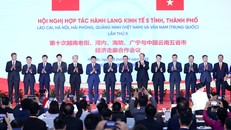 Các đại biểu tham dự hội nghị chụp ảnh chung