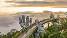 Cầu Vàng - một trong những công trình du lịch nổi tiếng nhất của Đà Nẵng. Ảnh: CLB Nhiếp ảnh Đà Nẵng