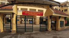 Khen thưởng nhà trường có sáng kiến thay tặng hoa bằng thẻ bảo hiểm y tế cho học sinh