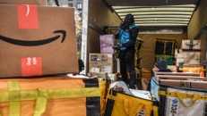 Người Mỹ săn hàng giá rẻ dịp Cyber Monday