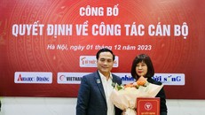 PGS.TS Phạm Ngọc Linh, Phó Bí thư Đảng đoàn, Phó Chủ tịch Liên hiệp Hội Việt Nam trao Quyết định số 1101/QĐ-LHHVN bổ nhiệm bà Nguyễn Thị Mai Hương giữ chức Tổng biên tập Báo Tri thức và Cuộc sống.