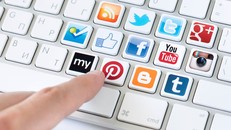 Thụy Sĩ đối mặt với nạn tin giả và nội dung thù hận trên Internet