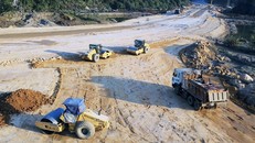 Thủ tướng Chính phủ trả lời chất vấn về giải pháp sử dụng cát nhân tạo trong dự án giao thông