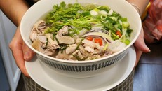 Nơi đâu có người Việt, nơi đó có phở...