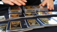 Nhộn nhịp hoạt động mua vàng qua máy bán tự động tại Hàn Quốc