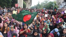 Đụng độ xảy ra giữa hàng chục nghìn người biểu tình và những người ủng hộ Chính phủ Bangladesh ngày 4/8/2024 làm ít nhất 91 người thiệt mạng và hàng trăm người bị thương. Ảnh: THX/TTXVN