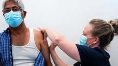 Australia hối thúc người dân tiêm vaccine phòng bệnh ho gà