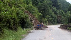 Xử lý triệt để ổ dịch bệnh truyền nhiễm, đảm bảo vệ sinh môi trường tại khu vực bão lụt