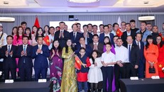 Thủ tướng Phạm Minh Chính gặp gỡ cán bộ, nhân viên Đại sứ quán và cộng đồng người Việt Nam tại Qatar