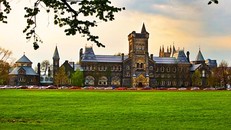 Các trường đại học lâm nguy do hạn chế sinh viên nước ngoài