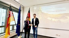 Ông Hoàng Mai Chung - Chủ tịch HĐQT Meey Group và ông Julian Schäfer - Giám đốc Marketing & Quan hệ quốc tế của Bộ Kinh tế, Giao thông, Nông nghiệp và Trồng nho Bang Rhineland-Pfalz (Đức)