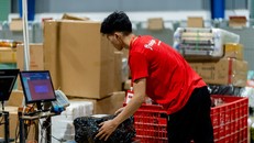 Ngừng miễn thuế hàng nhập khẩu dưới 1 triệu đồng gửi qua chuyển phát nhanh