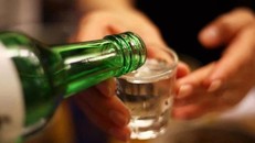 Chuyên gia khuyến cáo phòng tránh nguy cơ ngộ độc rượu trong những ngày Tết ​