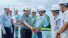 Thủ tướng chỉ đạo chăm lo, hỗ trợ người lao động làm việc trên công trường dịp Tết