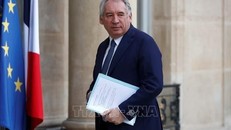Thủ tướng Pháp sử dụng quyền hạn đặc biệt để thông qua ngân sách quốc gia năm 2025