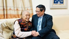 Thủ tướng Phạm Minh Chính thăm nguyên Phó Chủ tịch nước Nguyễn Thị Bình