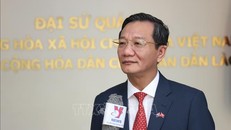 Đại sứ Việt Nam tại Lào Nguyễn Minh Tâm trả lời phỏng vấn. Ảnh: Xuân Tú /TTXVN