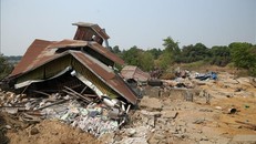 Myanmar hứng chịu gần 100 dư chấn sau động đất