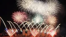 Màn biểu diễn pháo hoa rực rỡ sông Hàn trong đêm thi chủ đề “Nghệ thuật sáng tạo”. Ảnh: Quốc Dũng/TTXVN.