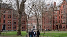 Chính quyền Mỹ đe dọa rút chứng nhận học thuật của Đại học Harvard