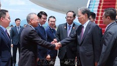 Ủy viên trưởng Nhân đại toàn quốc Trung Quốc Triệu Lạc Tế đến Hà Nội, bắt đầu thăm chính thức Việt Nam