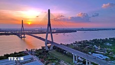 Cầu Cần Thơ là cầu dây văng có nhịp chính dài nhất tại khu vực Đông Nam Á (chiều dài nhịp chính là 550m), được xây dựng bằng nguồn viện trợ phát triển chính thức ODA của Chính phủ Nhật Bản và vốn đối ứng của Chính phủ Việt Nam. Ảnh: Tuấn Anh/TTXVN.