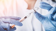 Pháp đẩy mạnh tiêm vaccine cúm trước mùa Đông
