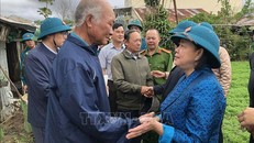 Đồng chí Bùi Thị Minh Hoài thăm hỏi, làm việc với tỉnh Lâm Đồng về khắc phục hậu quả mưa lũ