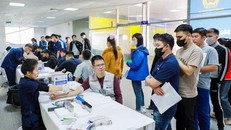 Khám bệnh miễn phí cho công nhân ở 7 tỉnh, thành phố