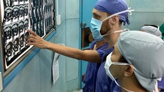 Hệ thống y tế Anh phụ thuộc rất lớn vào bác sĩ nước ngoài