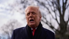 Tổng thống Mỹ cảnh báo áp thuế những nước không ủng hộ kế hoạch Greenland