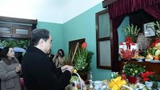 Chủ tịch Quốc hội Trần Thanh Mẫn dâng hương tưởng nhớ Chủ tịch Hồ Chí Minh tại Nhà 67
