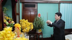 Chủ tịch nước Lương Cường dâng hương tưởng niệm Chủ tịch Hồ Chí Minh tại Nhà 67