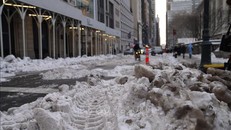 Thành phố New York đóng cửa toàn bộ mạng lưới giao thông trước bão tuyết lớn