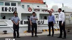 Đồng chí Nguyễn Văn Thọ, Phó Chủ tịch Thường trực Hội đồng Nhân dân, Phó Chủ tịch Thường trực Ủy ban bầu cử Thành phố Hồ Chí Minh kiểm tra công tác chuẩn bị phục vụ bầu bầu cử sớm tại tàu Kiểm ngư 260. (Ảnh: Đoàn Mạnh Dương/TTXVN)