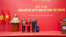 Chủ tịch Quốc hội Trần Thanh Mẫn trao quyết định chỉ định Bí thư Đảng ủy 3 cơ quan của Quốc hội
