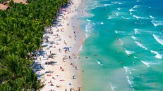 Sở hữu những bãi biển top đẹp nhất hành tinh, Phú Quốc ngày càng nhộn nhịp du khách.