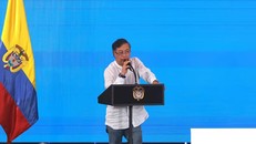 Tổng thống Colombia Gustavo Petro phát biểu tại Hội nghị đầu tiên về chuyển đổi khỏi nhiên liệu hóa thạch ở Santa Marta, Colombia. Ảnh: EPA