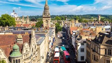 Đô thị đại học Oxford (Anh) là mô hình kinh điển nơi thành phố và trường đại học hòa quyện 