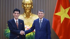 Thủ tướng Lê Minh Hưng tiếp Đại sứ Triều Tiên Ri Sung Guk. 