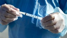 Thử nghiệm trên người vaccine “phổ quát” đầu tiên do AI thiết kế